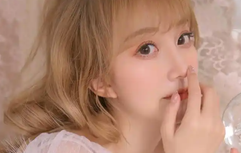 社交媒体与消费主义：谁在制造“包养幻想”